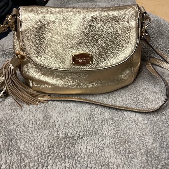 MICHAEL Michael Kors Handbags - Michael Kors Gold leather medium purse.